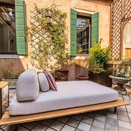 San Barnaba Palace R&r * Venice