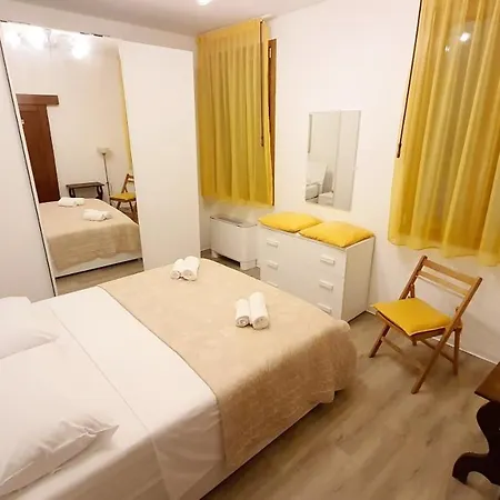 10 Minutes To The Train Station Guest house *