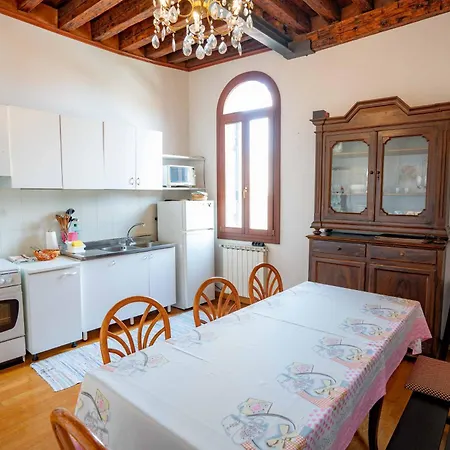 San Trovaso Apartment