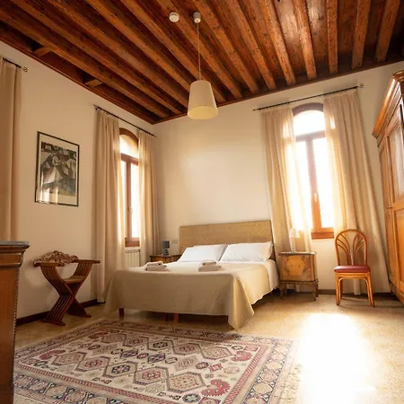 San Trovaso Apartment