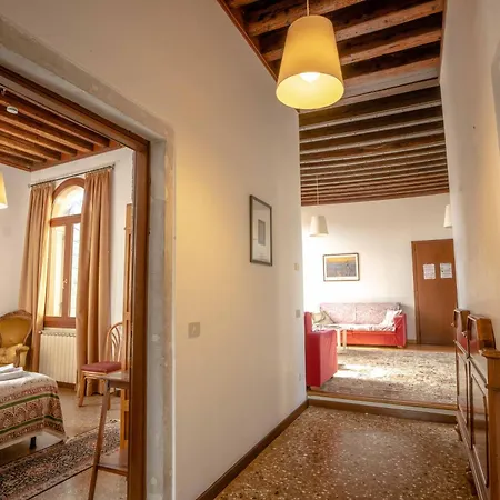 San Trovaso Apartment