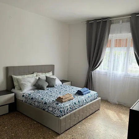 Grey * Venice