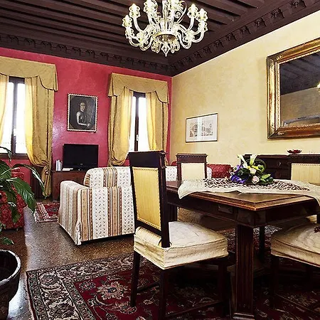 Konukevi Palazzo Odoni 3*
