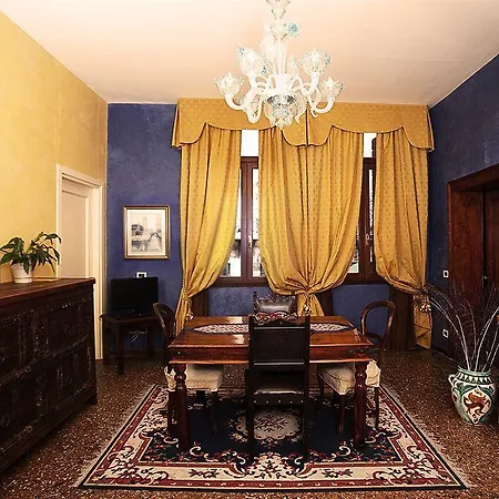 Konukevi Palazzo Odoni Venedik