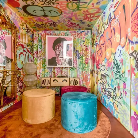 Noble Floor Art R&r Apartment