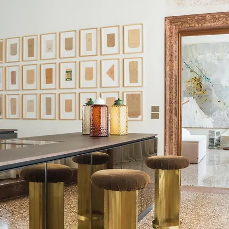 Noble Floor Art R&r Apartment Venice
