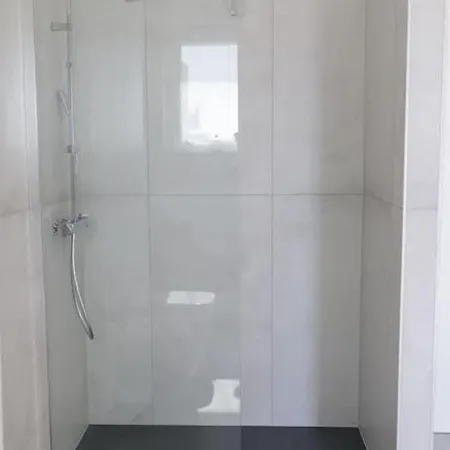 Nuovo Bianco Appena Ristrutturato Venice