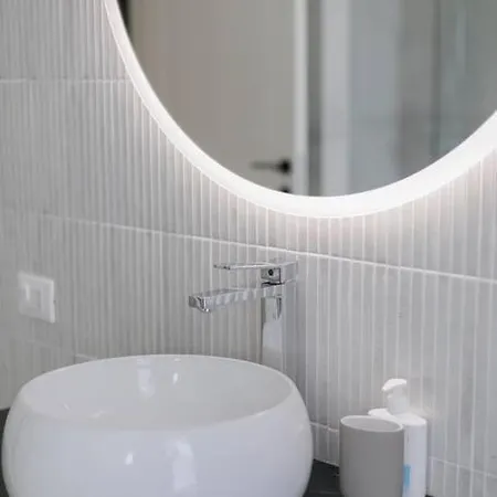 Nuovo Bianco Appena Ristrutturato Venice