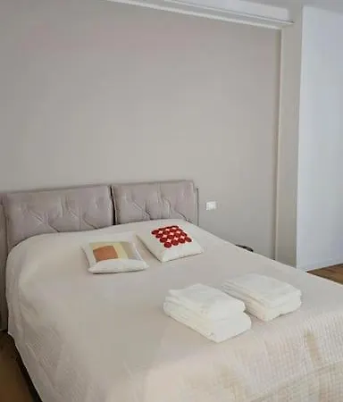 Nuovo Bianco Appena Ristrutturato Venice