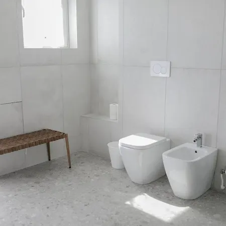 Nuovo Bianco Appena Ristrutturato Venice