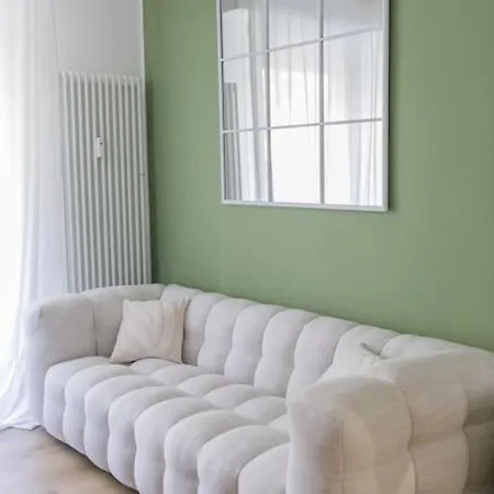 Nuovo Bianco Appena Ristrutturato Apartment