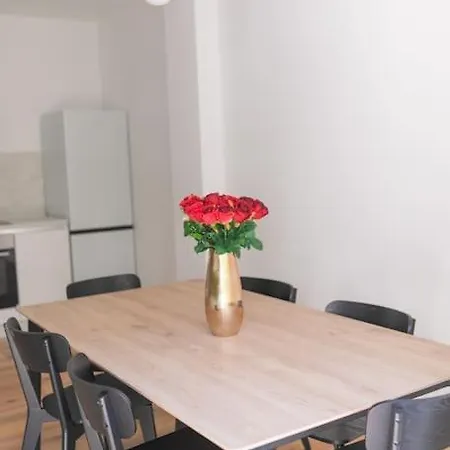 Nuovo Bianco Appena Ristrutturato Apartment