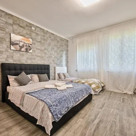 M & M Cozy Venice