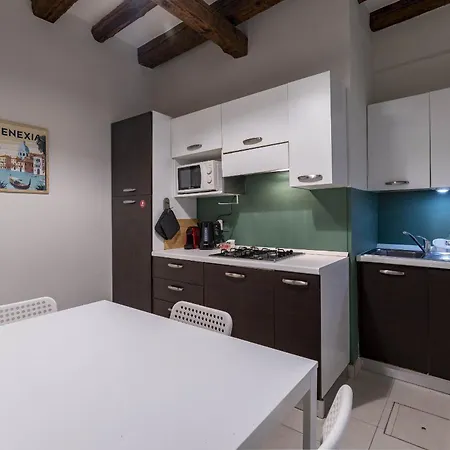 Apartment Santa Lucia Canal View By Wonderful Italy
