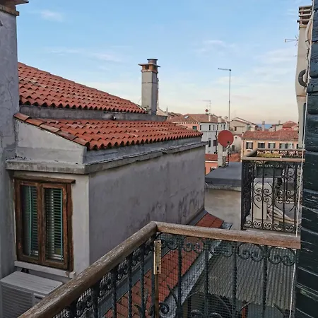 Apartment Large And Bright With Canal View
