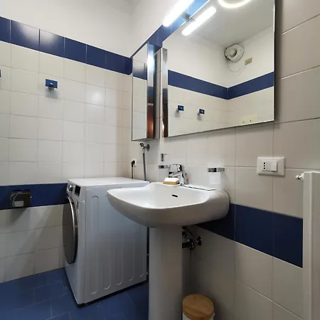 Large And Bright With Canal View Apartment *