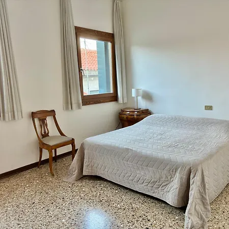 Large And Bright With Canal View Apartment *