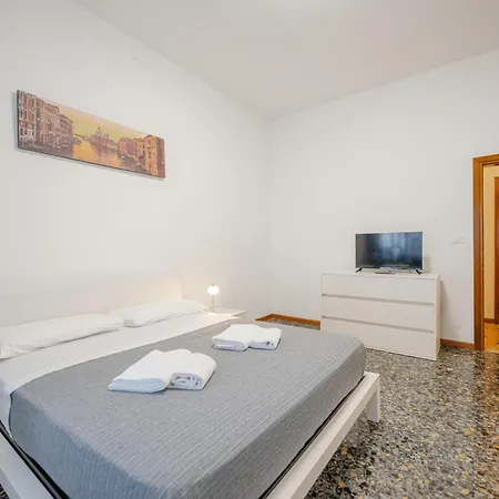 Tatiana Flat - 10 Minutes To - Mestre Train Station - Free Parking * Venice