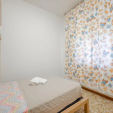 Apartment Tatiana Flat - 10 Minutes To - Mestre Train Station - Free Parking
