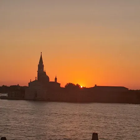 Mimi's Loft Apartment Venice