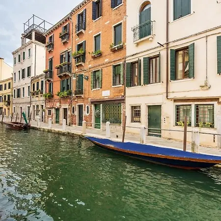 Borgo Canal View Apartment Venice