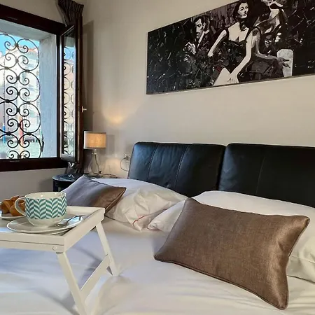 Romantic Grand Canal Apartment *