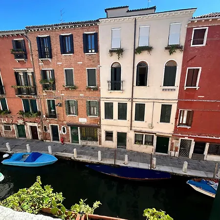Ca' San Trovaso - 6 2* Benátky