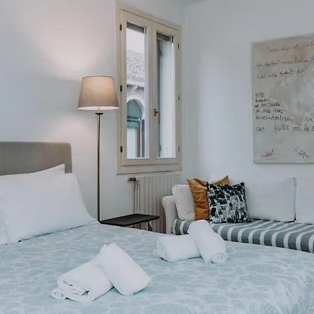 Elegant With Private Terrace In - Frari Church Apartment *