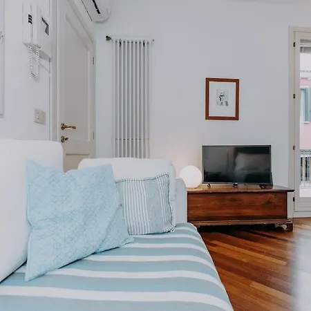 Elegant With Private Terrace In - Frari Church Apartment *