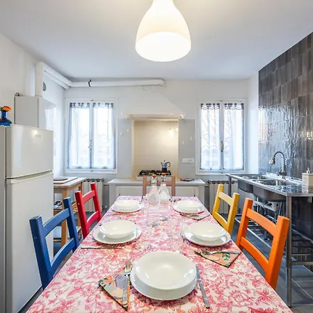 Queen Carlotta Apartment Venice