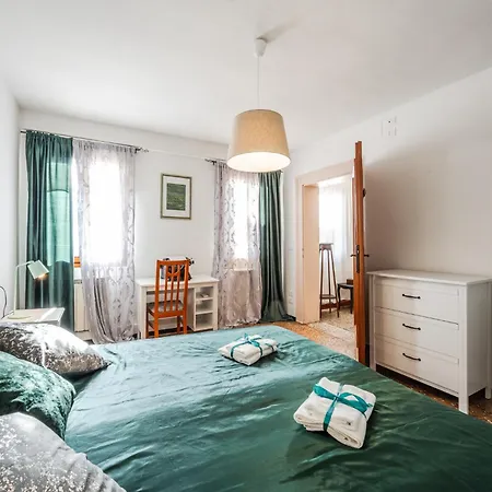 Apartment Queen Carlotta *