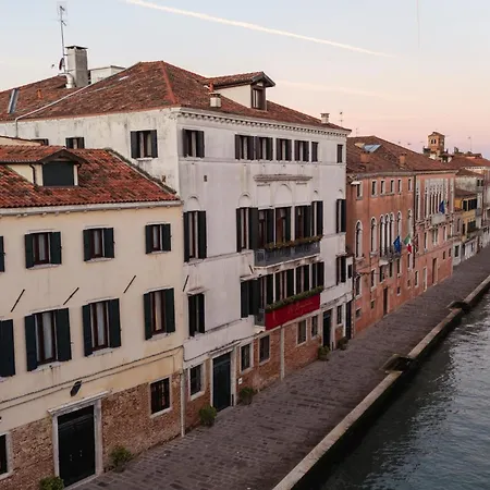 Ca' Bonfadini Historic Experience Hotel