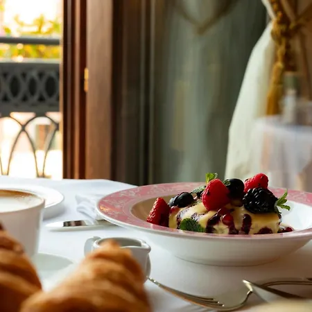 Ca' Bonfadini Historic Experience