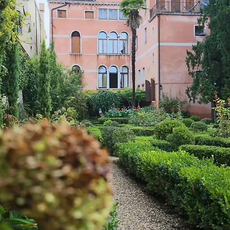 Il Giardino Segreto Di Monty Don Sul Canal Grande * 威尼斯