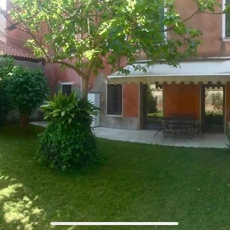 Raphael's Garden House Apartment