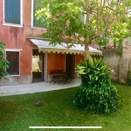 Raphael's Garden House * Venice