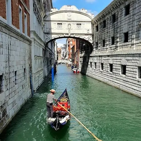 Serenissima Charming - In The Heart Of Venedig