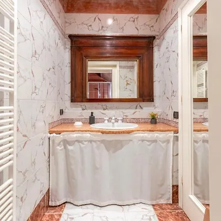 Canal View Luxury Heritage Retreat 2 Bedroom *