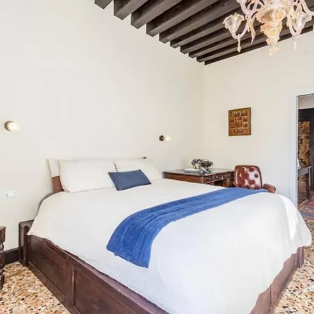 Canal View Luxury Heritage Retreat 2 Bedroom * Venice