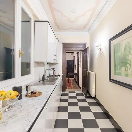 Canal View Luxury Heritage Retreat 2 Bedroom Apartment