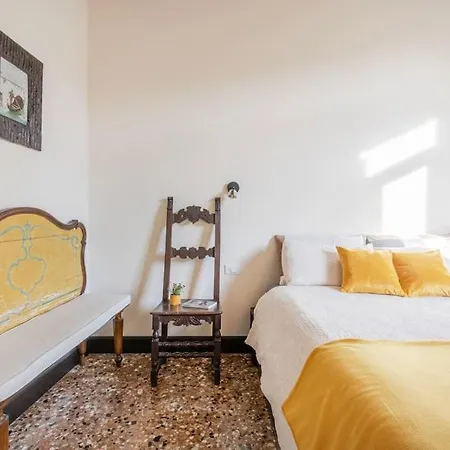 Canal View Luxury Heritage Retreat 2 Bedroom Apartment *