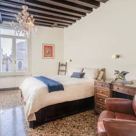 Canal View Luxury Heritage Retreat 2 Bedroom Apartment