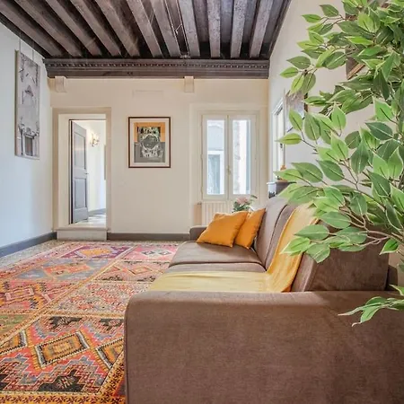 Canal View Luxury Heritage Retreat 2 Bedroom Apartment *