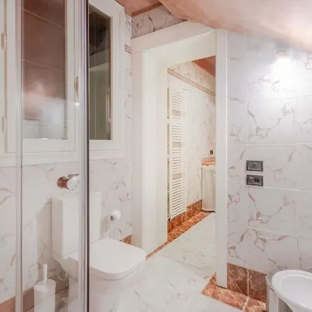 Canal View Luxury Heritage Retreat 2 Bedroom Venice