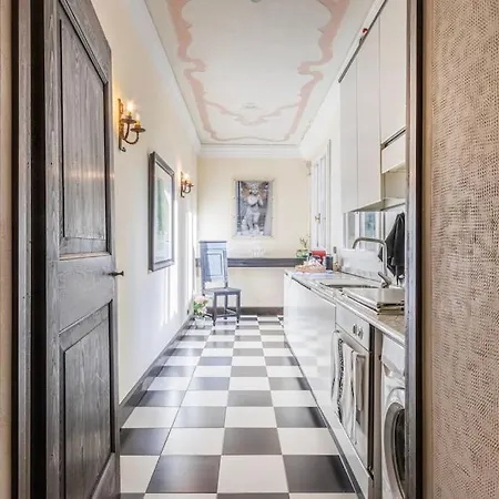 Canal View Luxury Heritage Retreat 2 Bedroom * Venice