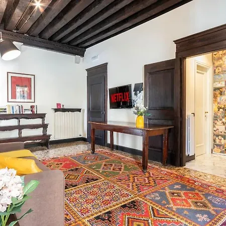 Canal View Luxury Heritage Retreat 2 Bedroom Apartment