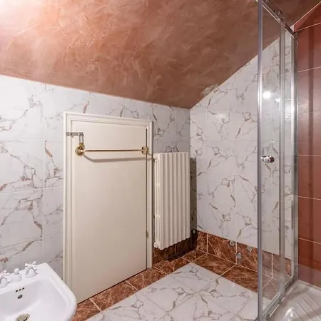Canal View Luxury Heritage Retreat 2 Bedroom Apartment *
