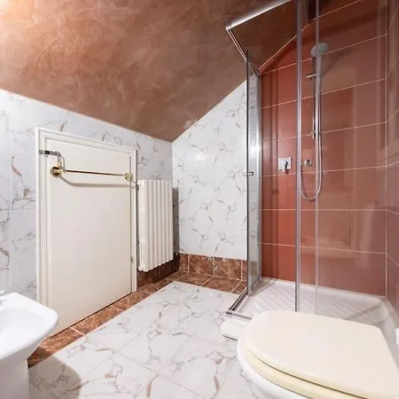 Canal View Luxury Heritage Retreat 2 Bedroom Apartment