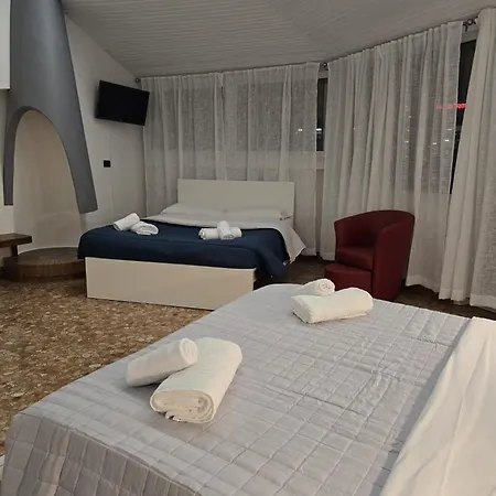 Guest house Mmm Train Station 3 *