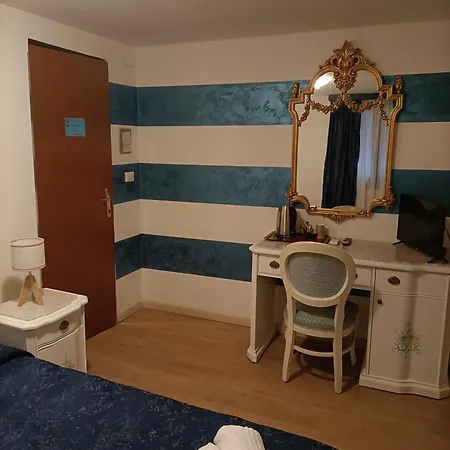 Palazzo Lion Morosini - Check In Presso Ai Santi Apostoli Guest house 3*